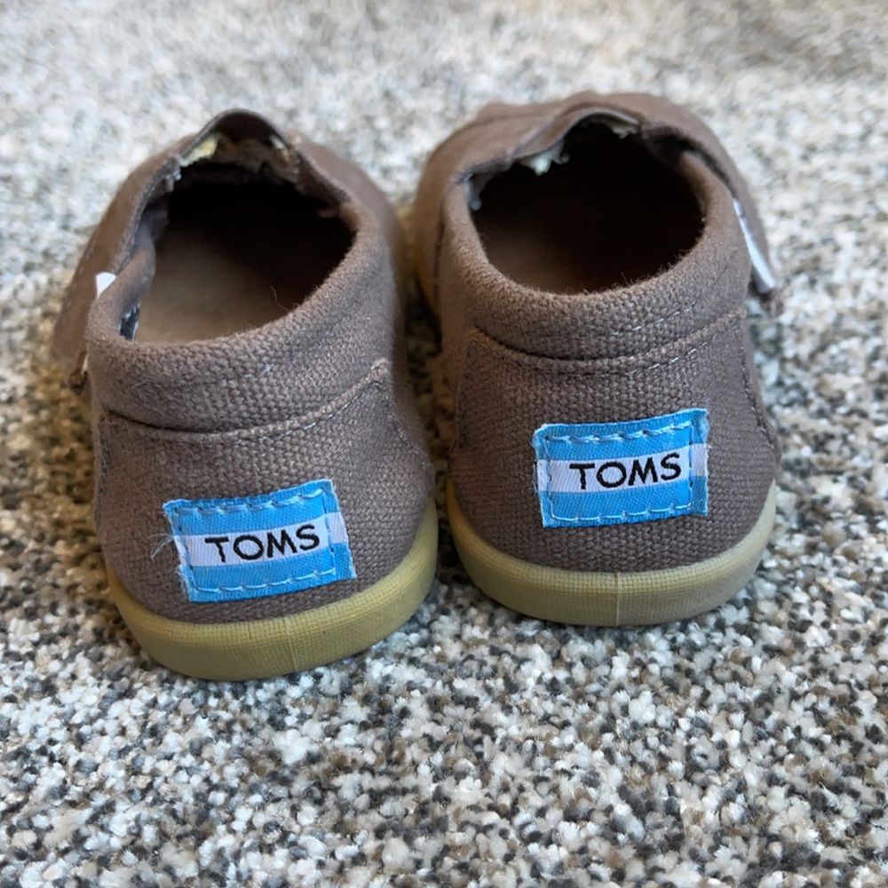 Toms - Picture 5 of 8